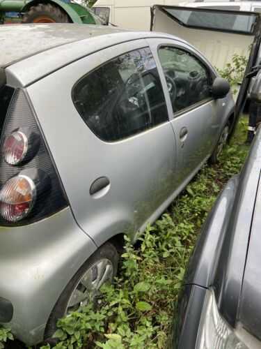 Citroen C1  ONE WHEEL NUT  **breaking full car**